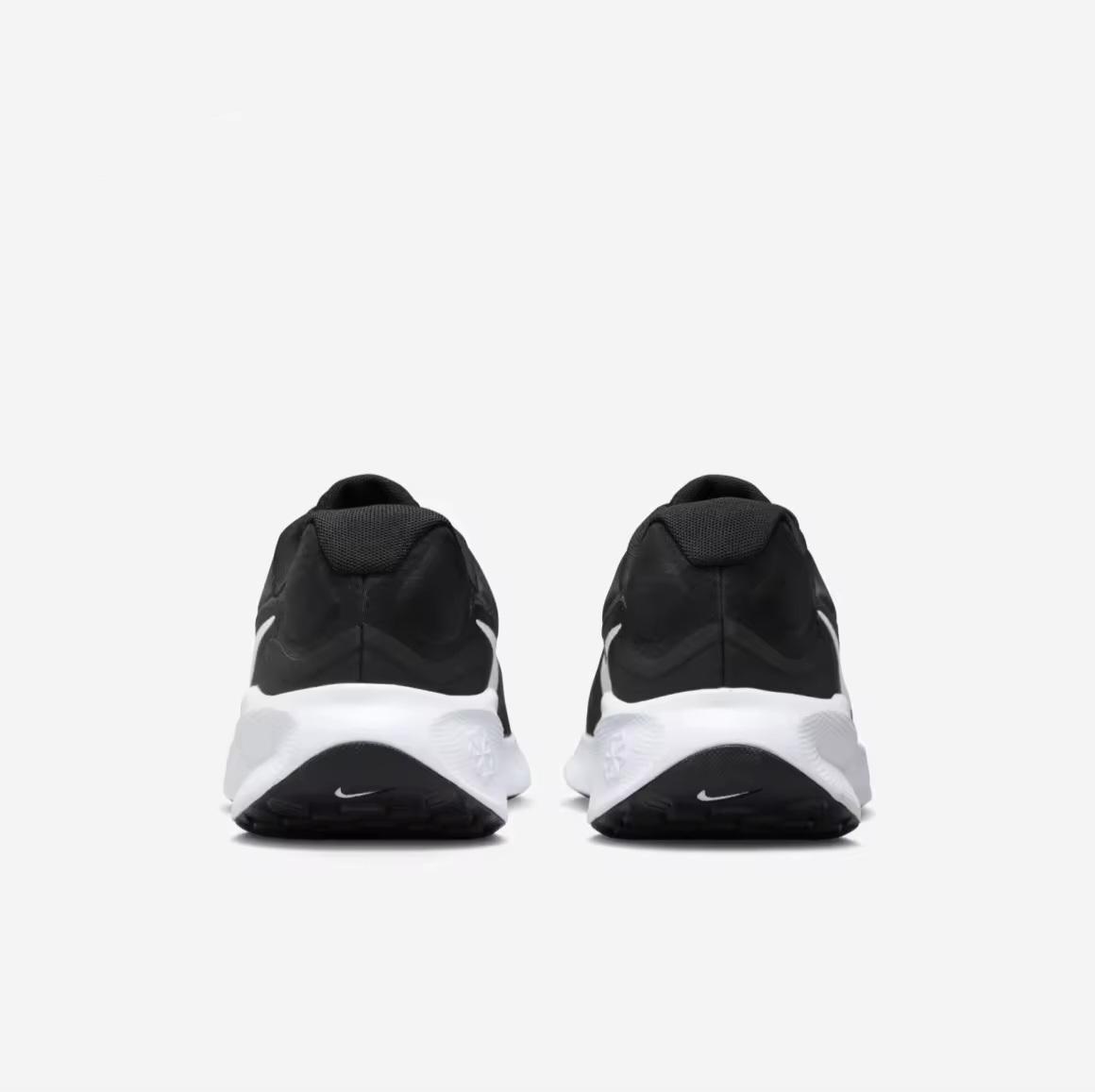 Nike Men's Revolution 7 Shoes image