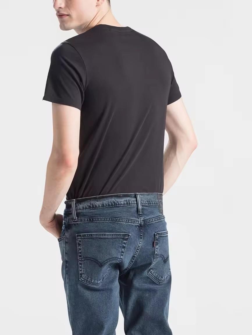 Levi's®  Graphic Set-In Neck T-shirt image